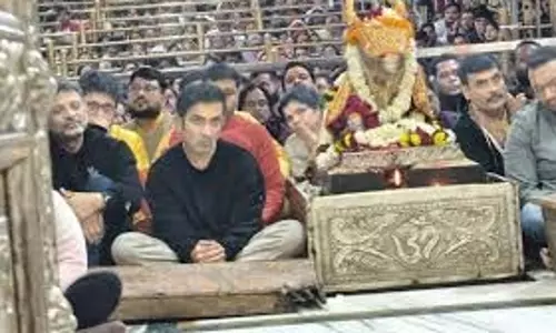 Ujjain: गौतम गंभीर ने बाबा महाकाल मंदिर में किए दर्शन Ujjain: गौतम गंभीर ने बाबा महाकाल मंदिर में किए दर्शन