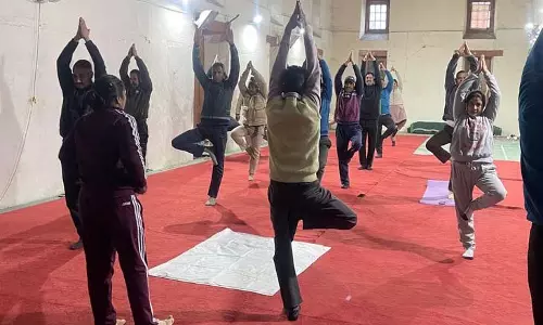 Himachal: चंबा में पुलिसकर्मियों के लिए योग सत्र Himachal: चंबा में पुलिसकर्मियों के लिए योग सत्र