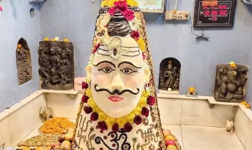 Baijnath मंदिर में 10 पुजारी मक्खन से पवित्र धूप तैयार करते हैं Baijnath मंदिर में 10 पुजारी मक्खन से पवित्र धूप तैयार करते हैं