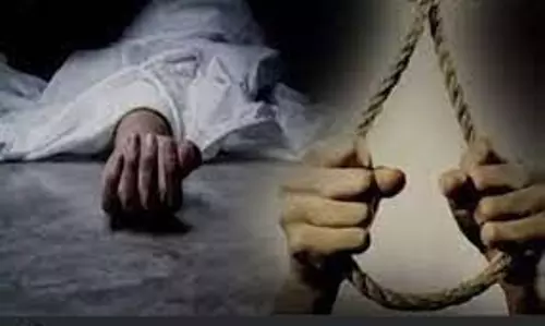Haryana: खेत में फंदे से लटका मिला युवक का शव,इलाके में सनसनी