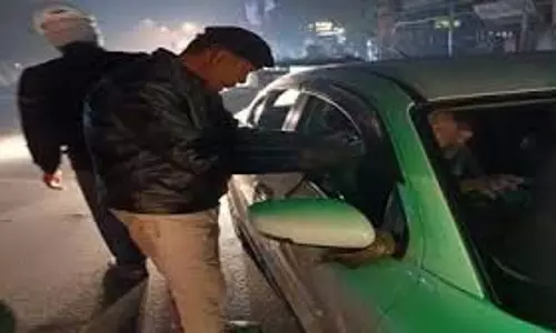 Rajasthan: शराब पीकर वाहन चलाने वालों पर पुलिस का चला डंडा, 6 वाहन जब्त Rajasthan: शराब पीकर वाहन चलाने वालों पर पुलिस का चला डंडा, 6 वाहन जब्त