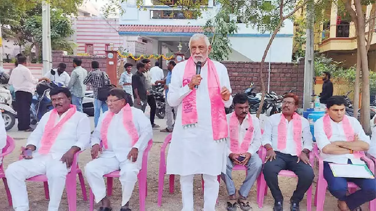 Telangana: मंचेरियल में चुनावी माहौल गरम, BRS की हाई-प्रोफाइल मीटिंग Telangana: मंचेरियल में चुनावी माहौल गरम, BRS की हाई-प्रोफाइल मीटिंग