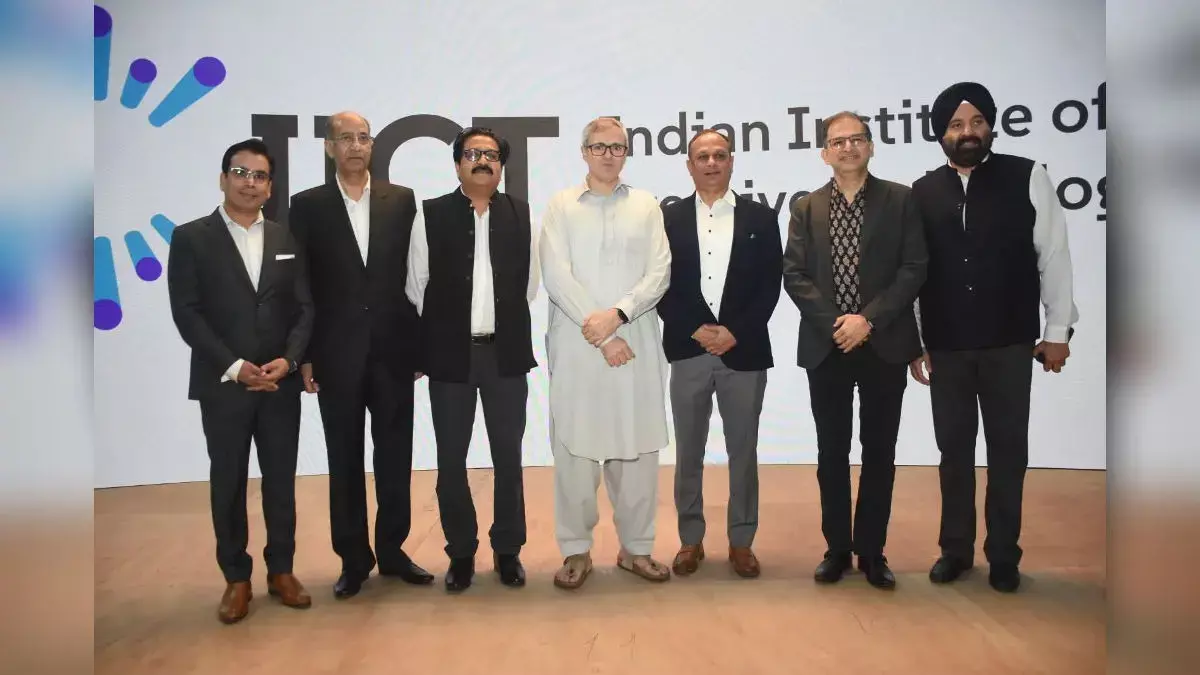 उमर अब्दुल्ला ने J&K में फिल्ममेकर्स को वापस लाने के लिए टैलेंट और इंफ्रास्ट्रक्चर पर दिया जोर
