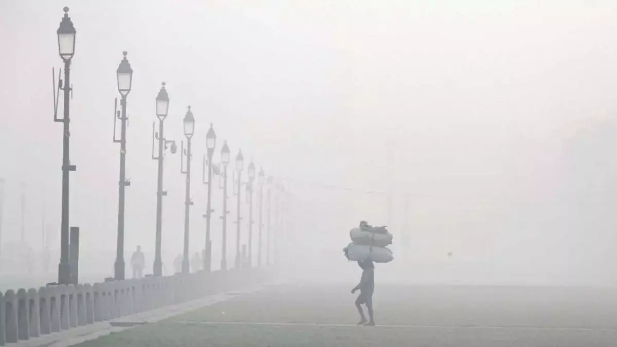 Delhi: AQI 346, घने कोहरे के बीच एयर क्वालिटी बहुत खराब Delhi: AQI 346, घने कोहरे के बीच एयर क्वालिटी बहुत खराब
