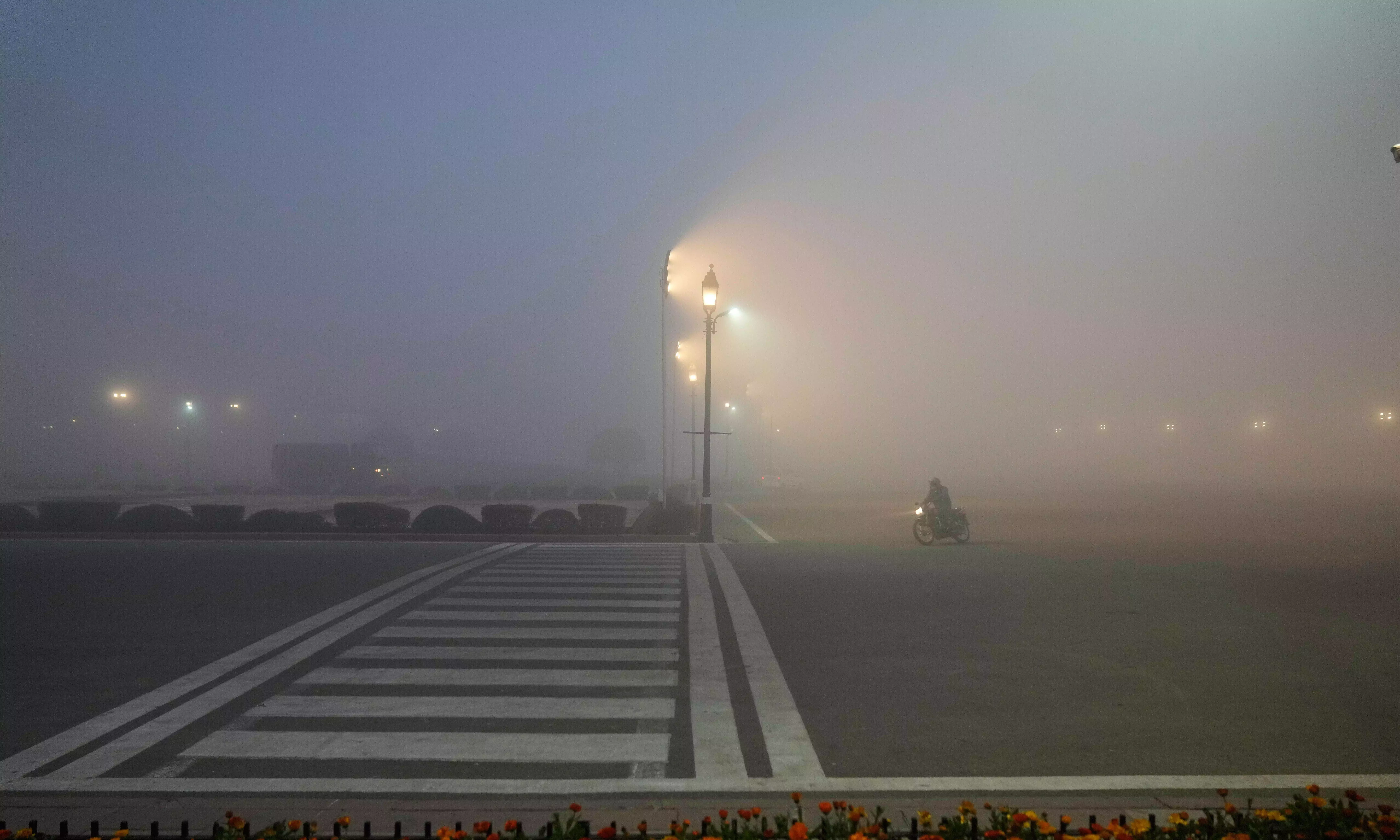 ठंड की लहर के बीच Delhi में हवा की क्वालिटी बहुत खराब, AQI 346 पर पहुंचा