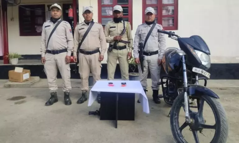 Manipur: चुराचांदपुर में 2.6 करोड़ रुपये की हेरोइन के साथ तस्कर गिरफ्तार Manipur: चुराचांदपुर में 2.6 करोड़ रुपये की हेरोइन के साथ तस्कर गिरफ्तार