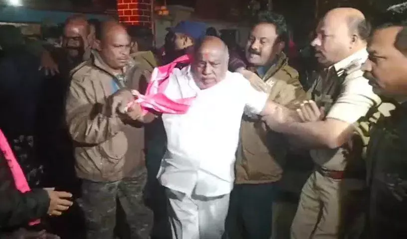 CM के आदिलाबाद दौरे से पहले जोगू रमन्ना और BRS के कार्यकर्ता गिरफ्तार
