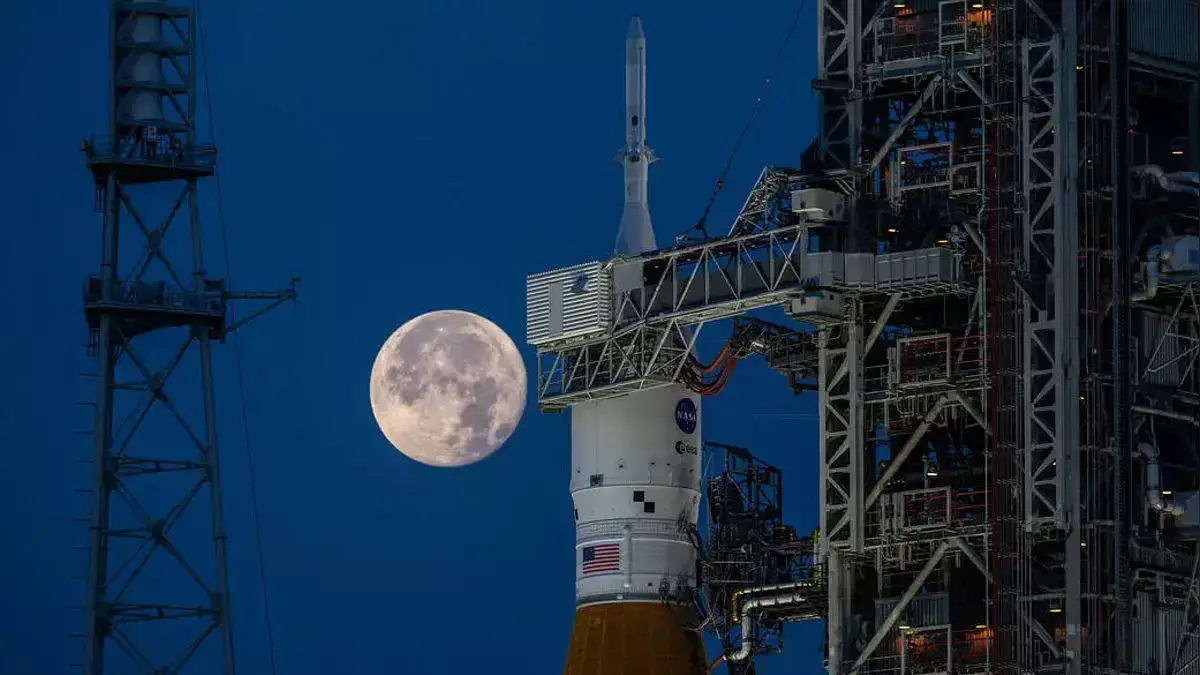 चांद पर इंसानों की वापसी की तैयारी: NASA 2026 की शुरुआत में आर्टेमिस II क्रू मिशन के लिए तैयार