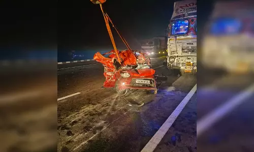 हाईवे पर बैल की डेड बॉडी सड़क पर पड़ी थी...राष्ट्रीय राजमार्ग पर भीषण सड़क हादसा, 4 की मौत हाईवे पर बैल की डेड बॉडी सड़क पर पड़ी थी...राष्ट्रीय राजमार्ग पर भीषण सड़क हादसा, 4 की मौत