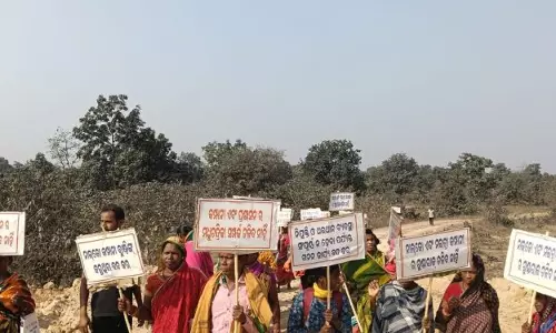 odisha: नाल्को खदान के सर्वे के दौरान ग्रामीणों ने विरोध प्रदर्शन किया odisha: नाल्को खदान के सर्वे के दौरान ग्रामीणों ने विरोध प्रदर्शन किया