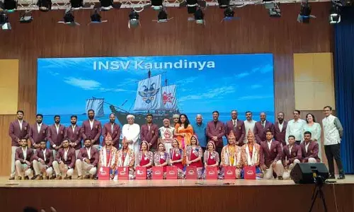 ओमान में भारतीय समुदाय ने INSV कौंडिन्य क्रू का भव्य स्वागत किया ओमान में भारतीय समुदाय ने INSV कौंडिन्य क्रू का भव्य स्वागत किया