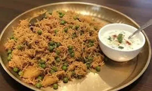Aloo Matar Pulao : लंच और डिनर में बनाएं आलू मटर पुलाव Aloo Matar Pulao : लंच और डिनर में बनाएं आलू मटर पुलाव