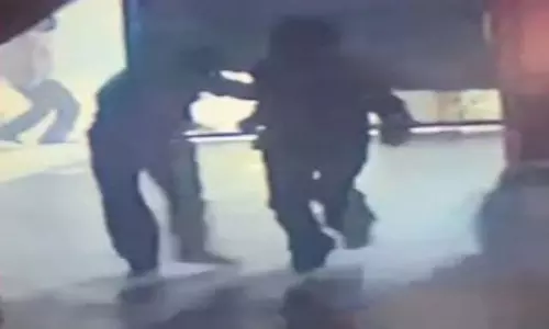Jalandhar: मशहूर पैलेस में नशेड़ियों का हमला, मैनेजर व चौकीदार घायल Jalandhar: मशहूर पैलेस में नशेड़ियों का हमला, मैनेजर व चौकीदार घायल