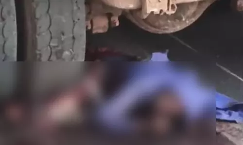 आरंग-पारागांव के पास 3 लोगों की मौत, मुरूम लोड ट्रक ने कुचला आरंग-पारागांव के पास 3 लोगों की मौत, मुरूम लोड ट्रक ने कुचला