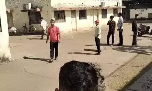 आयकर विभाग ने सड़क ठेकेदार के यहां मारी रेड आयकर विभाग ने सड़क ठेकेदार के यहां मारी रेड