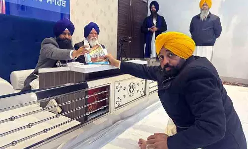 अकाल तख्त पर CM के शांत रवैये से उन्हें फायदा हो सकता है: Sikh experts अकाल तख्त पर CM के शांत रवैये से उन्हें फायदा हो सकता है: Sikh experts
