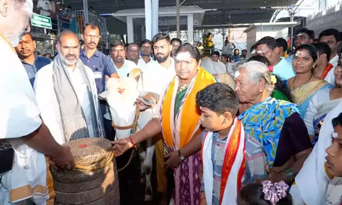 Minister सीताक्का ने वेमुलावाड़ा राजन्ना मंदिर के विकास पर प्रकाश डाला Minister सीताक्का ने वेमुलावाड़ा राजन्ना मंदिर के विकास पर प्रकाश डाला