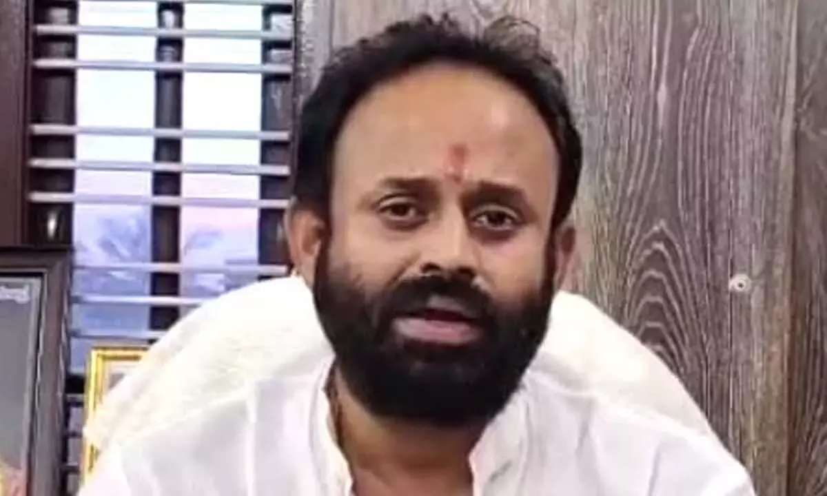 Karnataka में अपने नेता द्वारा महिला नगर आयुक्त को गाली देने के बाद कांग्रेस ने स्पष्टीकरण मांगा है