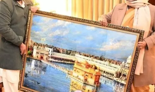 Amritsar: सीएम मान ने राष्ट्रपति मुर्मू को भेंट की हरिमंदिर साहिब की तस्वीर Amritsar: सीएम मान ने राष्ट्रपति मुर्मू को भेंट की हरिमंदिर साहिब की तस्वीर