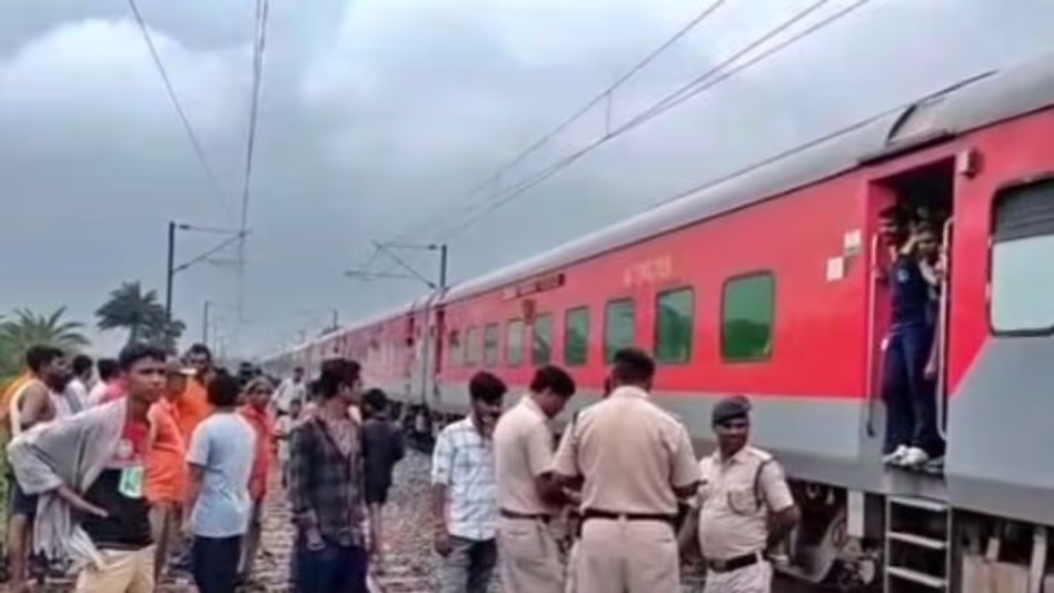 Assam के लंका में ट्रेन में सफर करते समय सिग्नल पोस्ट की चपेट में आने से युवक की मौत Assam के लंका में ट्रेन में सफर करते समय सिग्नल पोस्ट की चपेट में आने से युवक की मौत