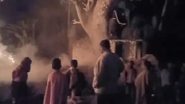 Nimapada में पुआल के ढेर में लगी भीषण आग