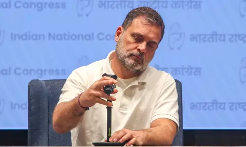 EC पर राहुल गांधी के आरोपों से सियासी घमासान, BJP ने खंडन किया EC पर राहुल गांधी के आरोपों से सियासी घमासान, BJP ने खंडन किया