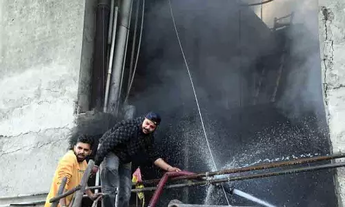 Ludhiana: फैक्ट्री में आग लगने से लाखों का सामान जलकर खाक