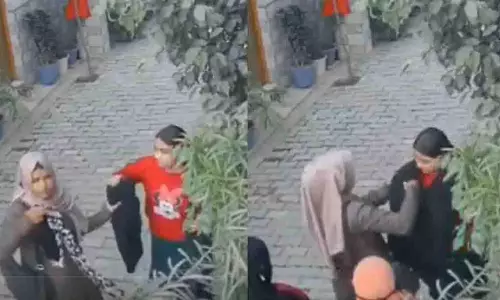 ‘UP में हो रही है केरल स्टोरी’: हिंदू लड़की पर हिजाब पहनने का दबाव ‘UP में हो रही है केरल स्टोरी’: हिंदू लड़की पर हिजाब पहनने का दबाव