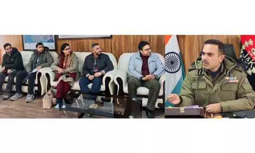 SSP किश्तवाड़ ने साइबर क्राइम से निपटने के लिए बैंक BMs के साथ मीटिंग की अध्यक्षता की