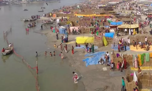 Farrukhabad: गंगा तट पर श्री रामनगरिया मेला, श्रद्धालुओं की भीड़ Farrukhabad: गंगा तट पर श्री रामनगरिया मेला, श्रद्धालुओं की भीड़