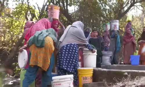 Udhampur गांव में बाढ़ के आठ महीने बाद भी पानी की कमी Udhampur गांव में बाढ़ के आठ महीने बाद भी पानी की कमी