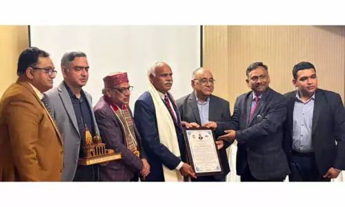 एम्स गुवाहाटी के प्रेसिडेंट को प्रोफेसर TP Srivastava ओरेशन से सम्मानित किया गया