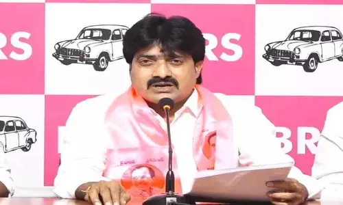 बीआरएस नेता विजयुडू और किशोर ने AICC नेता संपत कुमार की आलोचना की बीआरएस नेता विजयुडू और किशोर ने AICC नेता संपत कुमार की आलोचना की