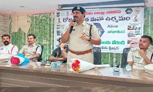 कर्मचारियों को नागरिकों को सड़क सुरक्षा के लिए प्रेरित करना चाहिए: DSP वी. प्रसन्नकुमार कर्मचारियों को नागरिकों को सड़क सुरक्षा के लिए प्रेरित करना चाहिए: DSP वी. प्रसन्नकुमार