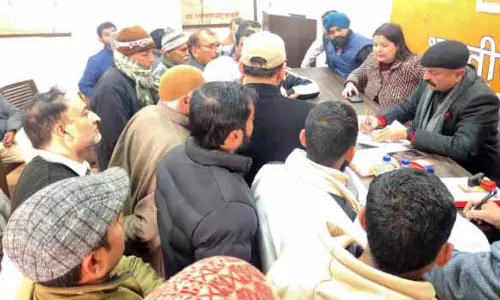 Yudhvir Sethi ने जनता की शिकायतों को दूर करने के लिए जनता दरबार लगाया Yudhvir Sethi ने जनता की शिकायतों को दूर करने के लिए जनता दरबार लगाया