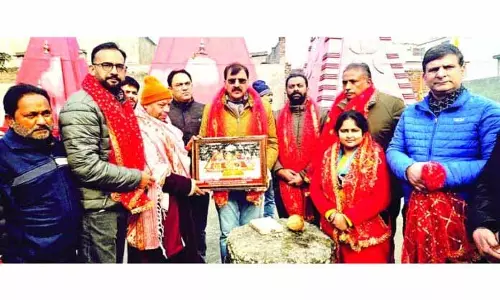 Arvind ने काली माता मंदिर में कम्युनिटी हॉल का उद्घाटन किया Arvind ने काली माता मंदिर में कम्युनिटी हॉल का उद्घाटन किया
