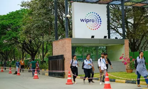 Wipro ने FY26 के लिए फ्रेशर हायरिंग का टारगेट 10,000 से घटाकर 8,000 किया
