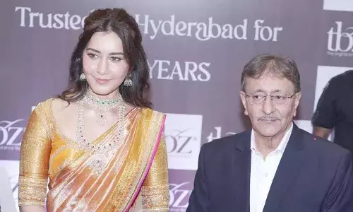 Hyderabad: टीबीजेड-द ओरिजिनल ने हिमायतनगर में नया ज्वेलरी शोरूम खोला Hyderabad: टीबीजेड-द ओरिजिनल ने हिमायतनगर में नया ज्वेलरी शोरूम खोला