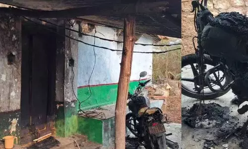 Sangareddy में वैवाहिक विवाद के बाद व्यक्ति ने ससुराल में आग लगा दी Sangareddy में वैवाहिक विवाद के बाद व्यक्ति ने ससुराल में आग लगा दी