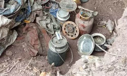 जम्मू-कश्मीर: कठुआ पुलिस ने संयुक्त अभियान में तीन आतंकी ठिकानों का भंडाफोड़ किया जम्मू-कश्मीर: कठुआ पुलिस ने संयुक्त अभियान में तीन आतंकी ठिकानों का भंडाफोड़ किया