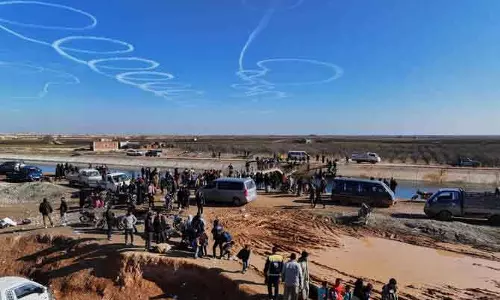 Syria में बड़े सैन्य हमले की आहट: अलेप्पो से सुरक्षित इलाकों की ओर भागे हजारों लोग Syria में बड़े सैन्य हमले की आहट: अलेप्पो से सुरक्षित इलाकों की ओर भागे हजारों लोग