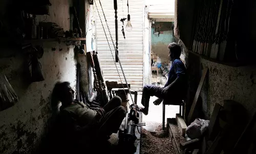 Lahore में लंबी बिजली कटौती, सरकारी दावा झूठा साबित Lahore में लंबी बिजली कटौती, सरकारी दावा झूठा साबित