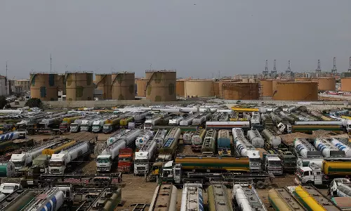 नियामक की निष्क्रियता Pakistan के तेल क्षेत्र को कगार पर धकेल रही