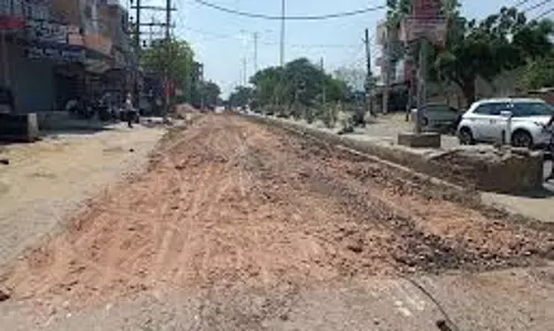 Bhiwani: सड़क निर्माण का इंतजार खत्म, सिटी स्टेशन रोड पर काम शुरू Bhiwani: सड़क निर्माण का इंतजार खत्म, सिटी स्टेशन रोड पर काम शुरू