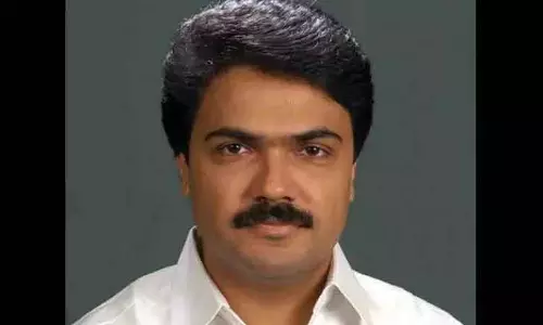 Kerala Politics: जोस के मणि ने पिनाराई विजयन के प्रति जताया भरोसा, LDF के साथ रहने की पुष्टि Kerala Politics: जोस के मणि ने पिनाराई विजयन के प्रति जताया भरोसा, LDF के साथ रहने की पुष्टि