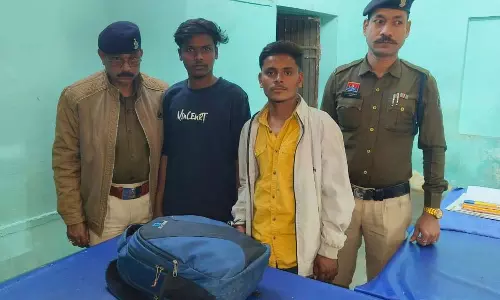 रायपुर में पकड़ाया डेढ़ लाख का गांजा, दुर्ग के 2 तस्कर गिरफ्तार रायपुर में पकड़ाया डेढ़ लाख का गांजा, दुर्ग के 2 तस्कर गिरफ्तार