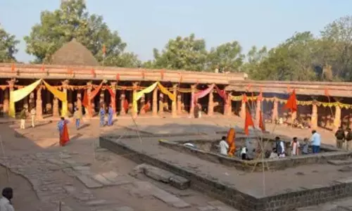 Dhar: भोजशाला के पास कार्रवाई, पूजा का माहौल पूरे दिन बना Dhar: भोजशाला के पास कार्रवाई, पूजा का माहौल पूरे दिन बना