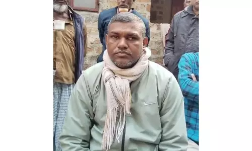 Bangladesh में एक हिंदू स्कूल शिक्षक के घर में लगी आग