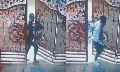 दो महिलाओं ने पुरुषों का भेष बनाकर एक घर से चोरी की दो महिलाओं ने पुरुषों का भेष बनाकर एक घर से चोरी की