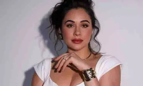 Punjabi एक्ट्रेस मैंडी तखर ने पति से आपसी तलाक के लिए अर्जी दी